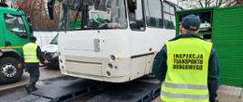 Jeden z autobusów skontrolowanych przez inspektorów dolnośląskiej ITD
