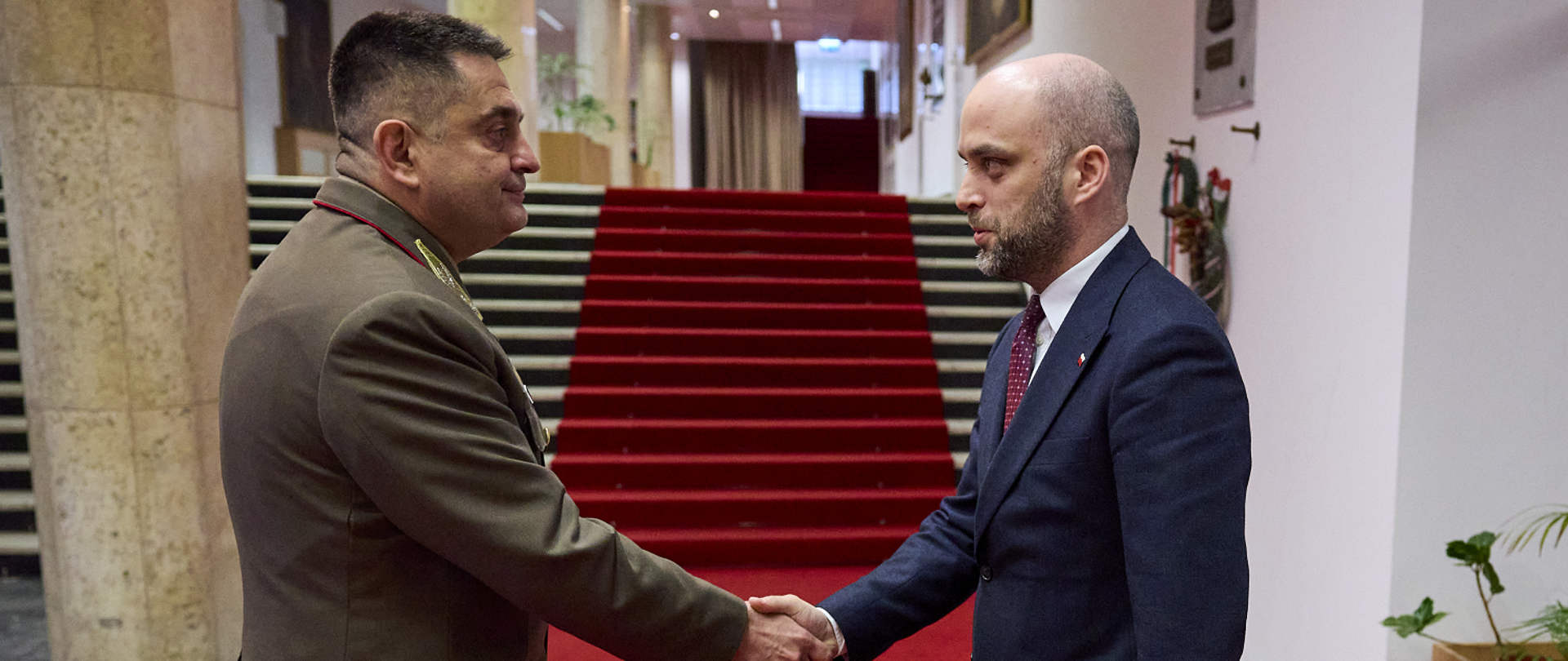 Dr. Böröndi Gábor altábornagy, a Honvéd Vezérkar főnöke és Sebastian Kęciek, Lengyelország magyarországi nagykövete (2023. május 12.)