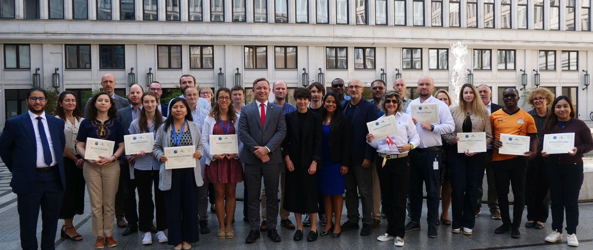 Na zdjęciu widoczni są uczestnicy SMR na zbiorowym zdjęciu.