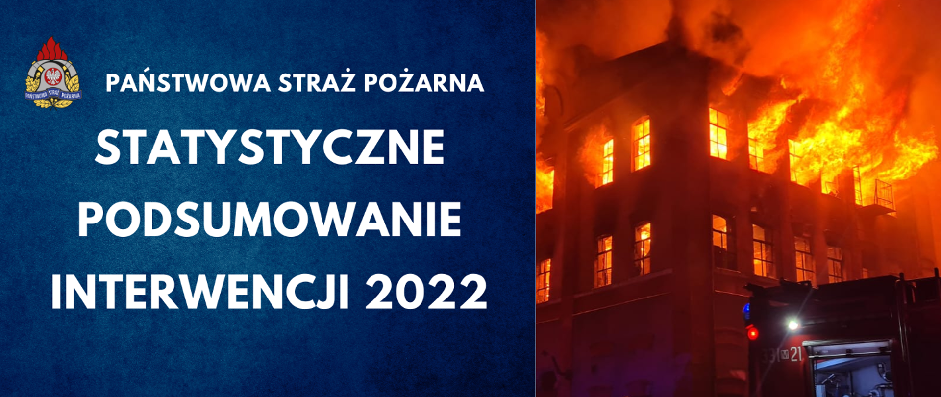 Na niebieskim tle logo PSP oraz napis PODSUMOANIE STATYSTYCZNE INTERWENCJI 2022. W lewej części obrazka pożar kamienicy. Przed kamienicą stoi wóz strażacki.