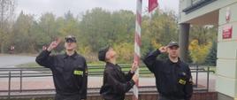 Uroczyste podniesienie flagi RP na terenie KP PSP w Pińczowie.