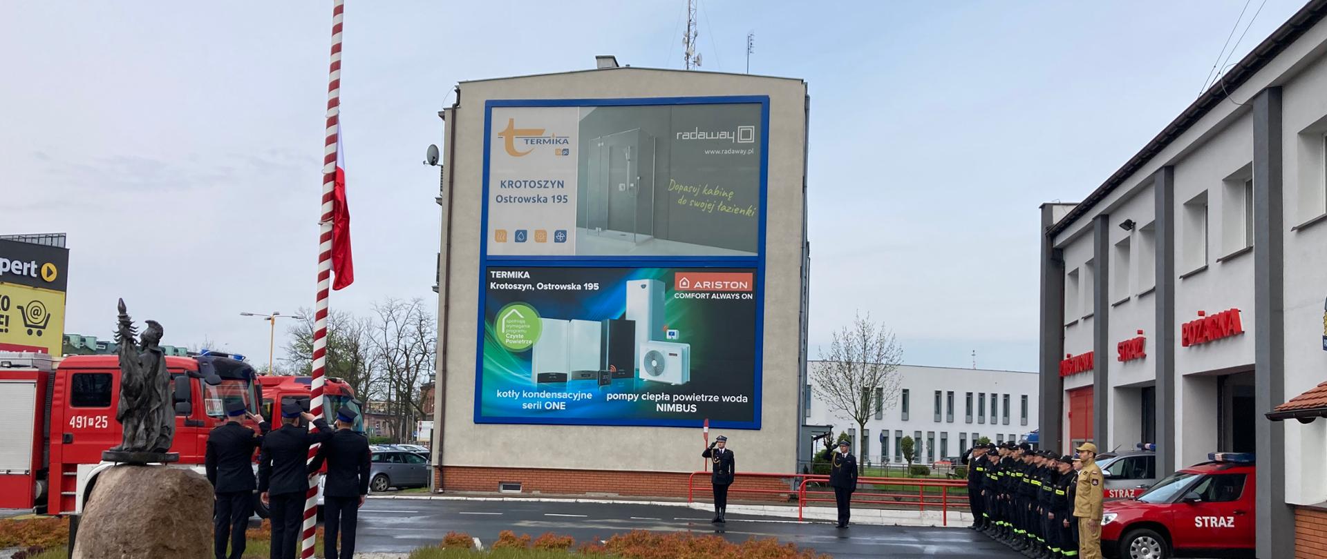 UROCZYSTE PODNIESIENIE FLAGI RZECZYPOSPOLITEJ POLSKIEJ