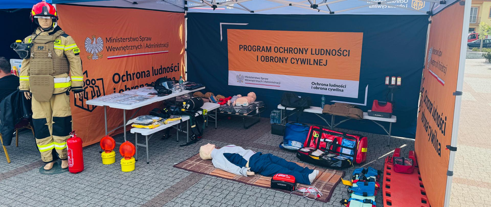 Stoisko wraz z przygotowanymi materiałami i sprzętem