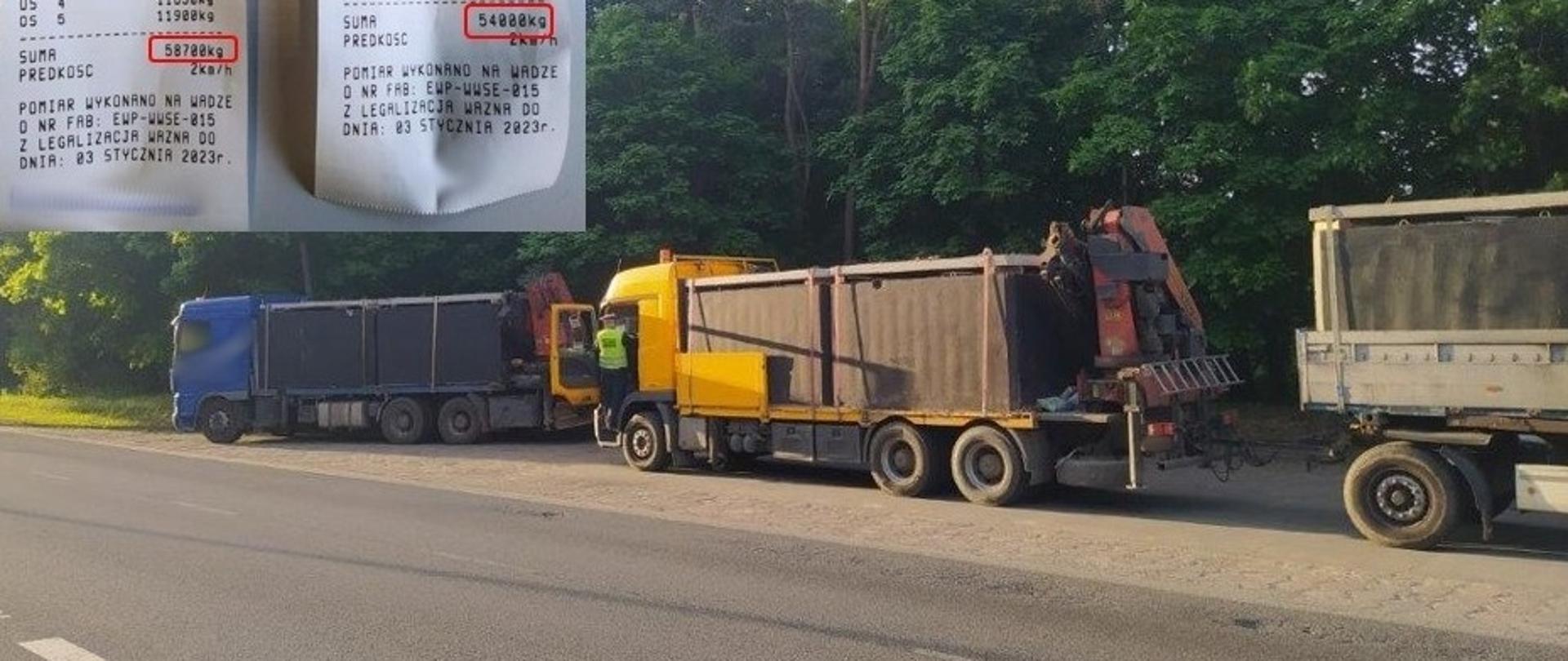 Za ciężkie zespoły pojazdów z przewożonymi szambami betonowymi stoją w punkcie kontrolnym ITD. Inspektor pobiera wymagane dokumenty od kierowcy jednej z zatrzymanych ciężarówek.