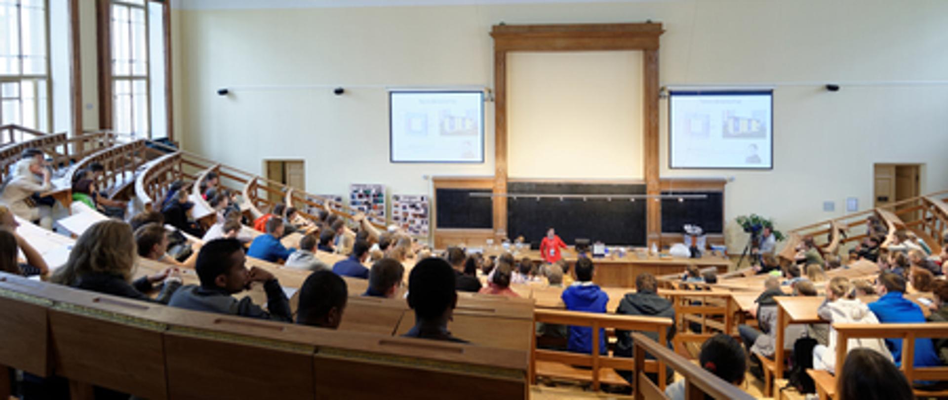 aula wykład studenci audytorium