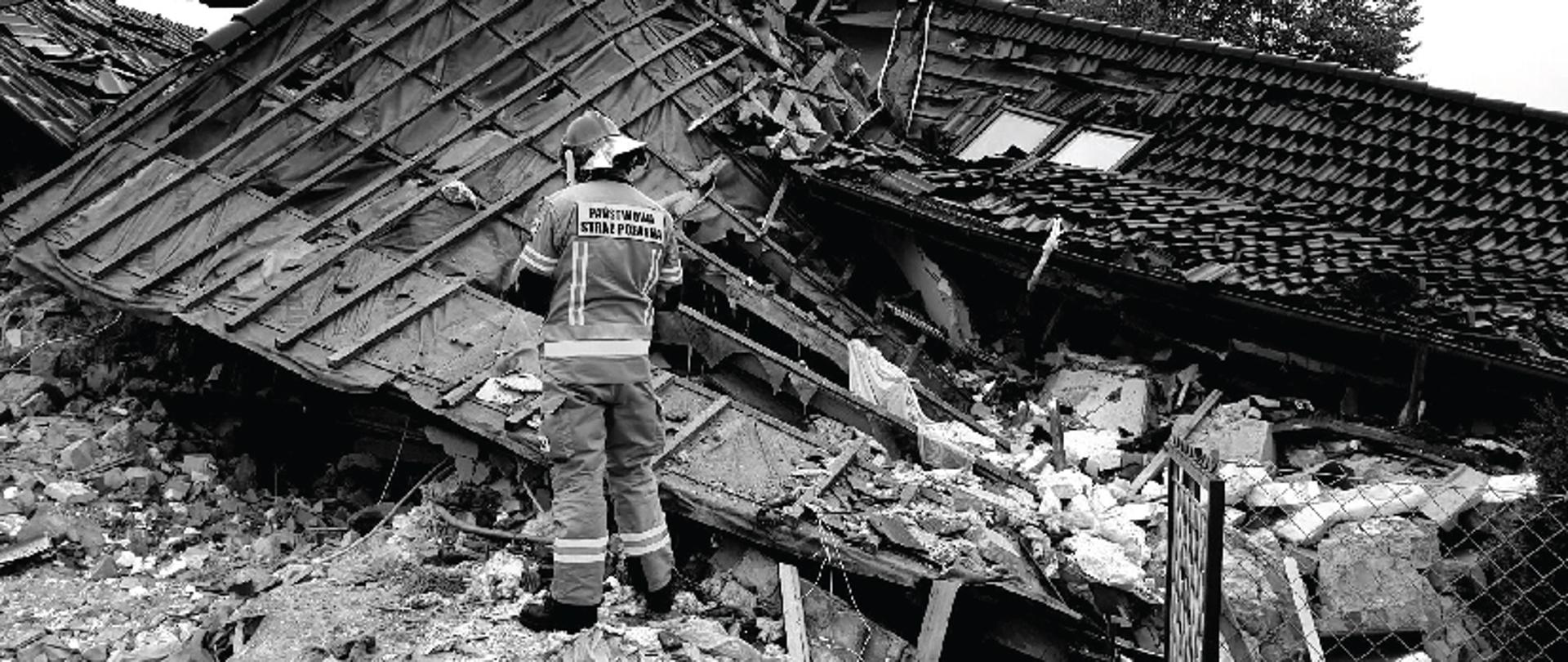 plakat pomocy dla poszkodowanego stażaka