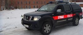 Samochód Nissan Navara z Ochotniczej Straży Pożarnej w Paprotni.