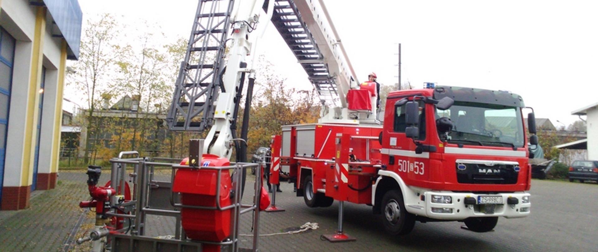 Zdjęcie przedstawia nowy podnośnik 