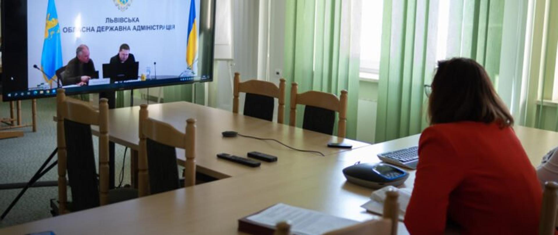 Wojewoda podkarpacki Ewa Leniart podczas połączenia online z Rozmowa z przewodniczącym Lwowskiej Obwodowej Administracji Państwowej Maksymem Kozickim