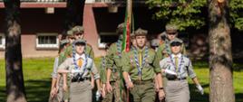 Harcerze obecni podczas jubileuszu 50-lecia Ośrodka ZHP „Nadwarciański Gród”