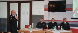 Na zdjęciu przemawia do uczestników spotkania zastępca naczelnika Ośrodka Szkolenia KW PSP w Katowicach