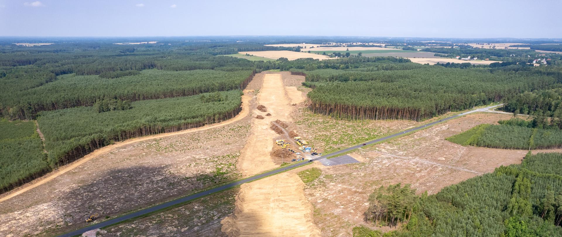 Odhumusowanie terenu na budowie S11 Koszalin - Zegrze