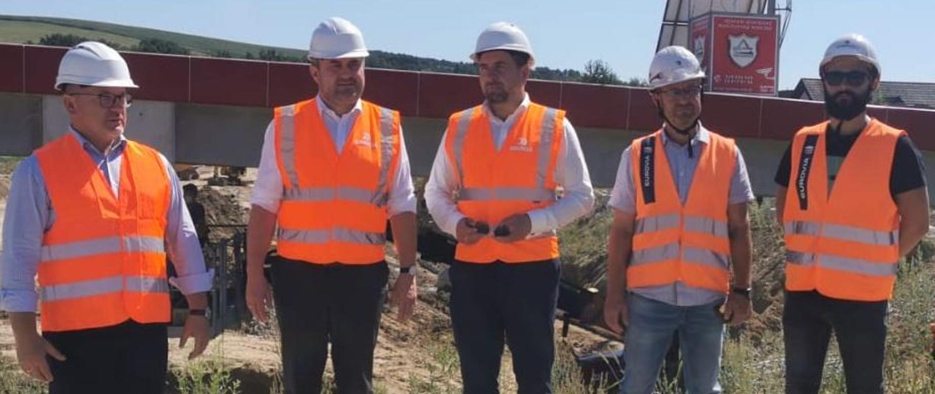 Budowa drogi krajowej nr 75 w nowym śladzie między Brzeskiem a Nowym Sączem była przedmiotem spotkania wiceministra infrastruktury Stanisława Bukowca z przedstawicielami samorządów z powiatów bocheńskiego, brzeskiego i nowosądeckiego oraz z Nowego Sącza.