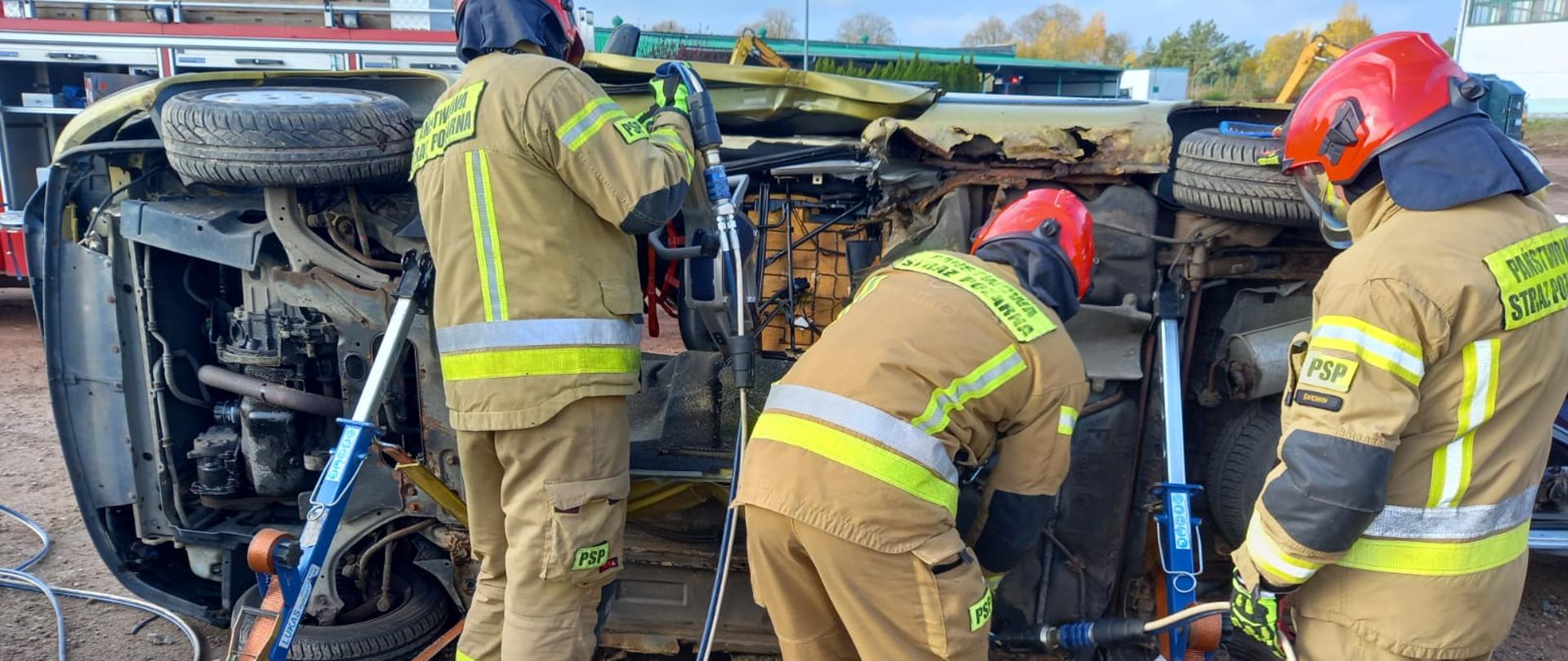 Ćwiczenia z ratownictwa technicznego.
