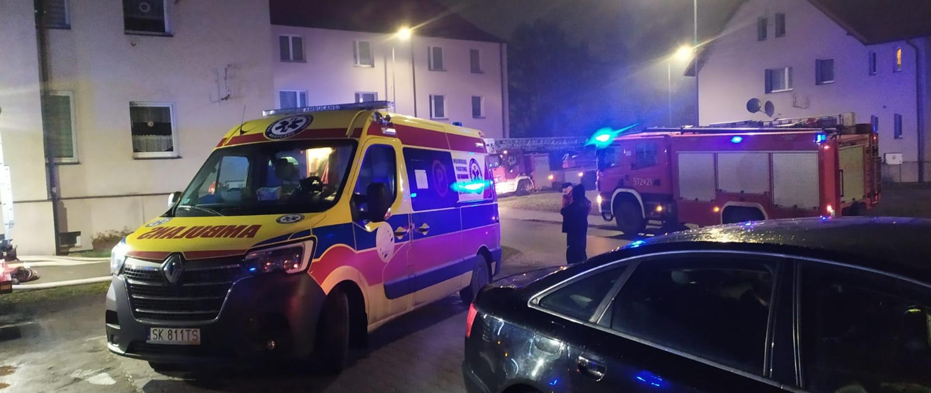 Zdjęcie przedstawia samochody ratownicze i karetkę pogotowia przy ul. Dobrej Nadziei w Rudzie Śląskiej.