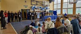 Sala konkursu "Uczę się bezpiecznie żyć" z uczestnikami oraz organizatorami