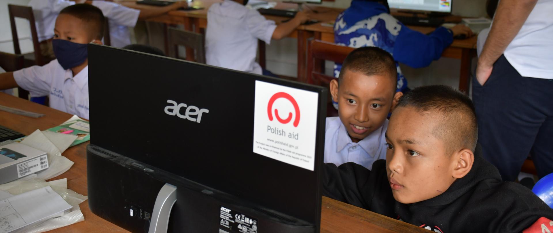 wyposażenie pracowni komputerowej