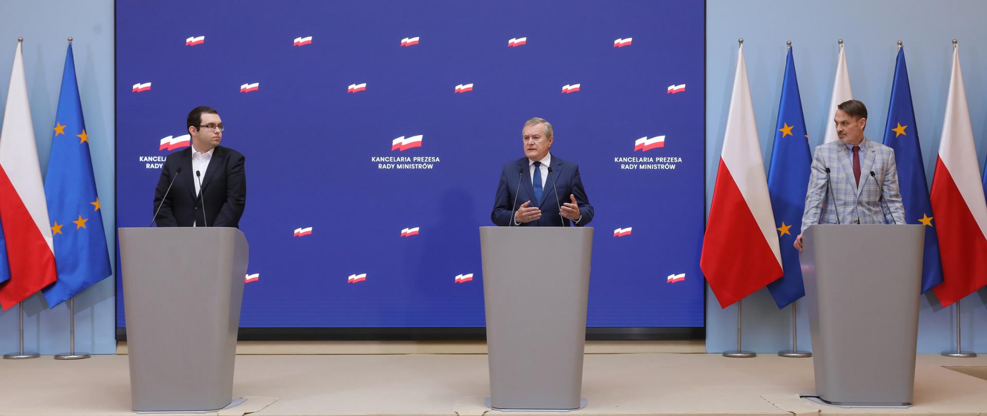 Nowe programy wsparcia dla organizacji pozarządowych na lata 2022-2033, Fot. Paweł Supernak/PAP