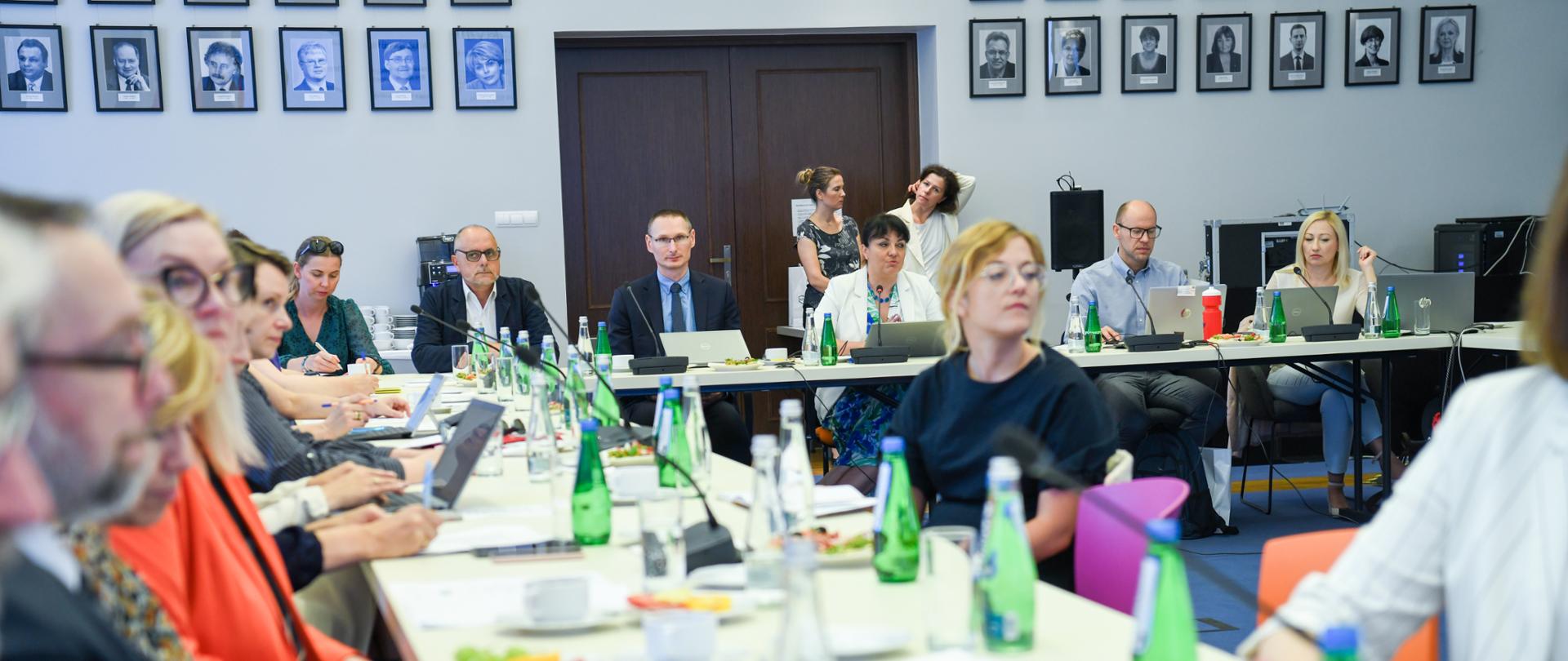 Zdjęcie ze spotkania Grupy roboczej do spraw rozwoju umiejętności na potrzeby rynku pracy