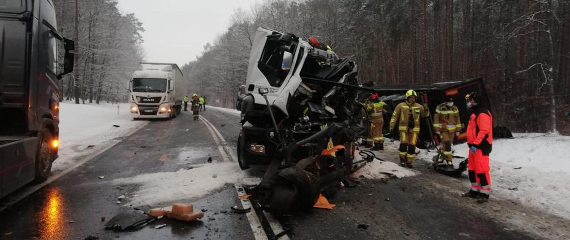 Wypadek Stok, zderzenie TIRa z pługiem z dnia 16.02.2021
