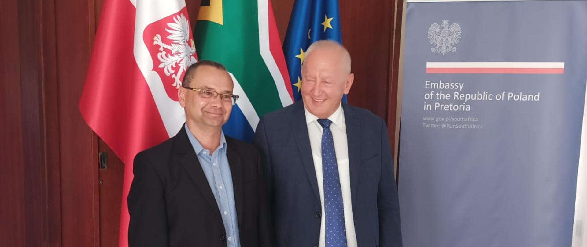 Ambassador Andrzej Kanthak discusses Polish-South African scientific cooperation in the field of pharmaceutical sciences with Dr. habil. Piotr Luliński