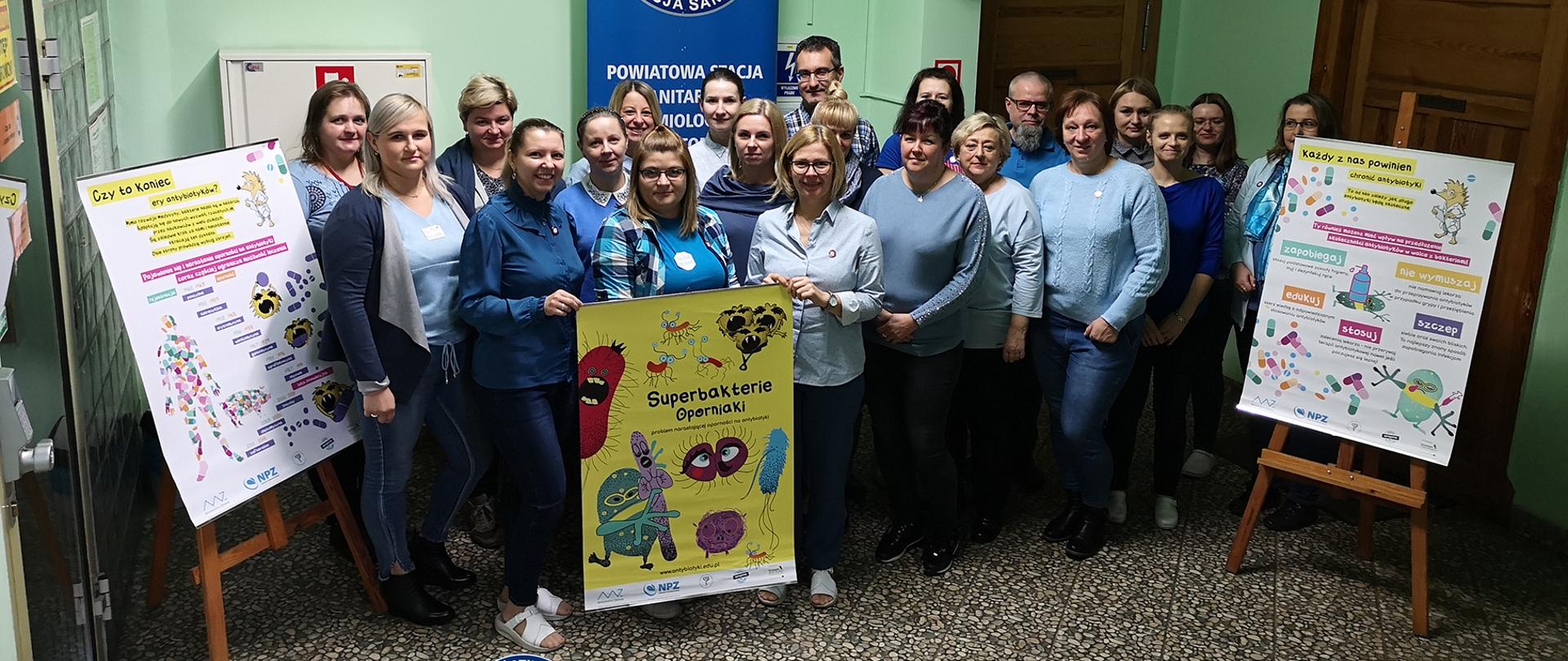 Powiatowa Stacja Sanitarno-Epidemiologiczna w Bytomiu bierze świadomy udział w kampanii pt. „Go Blue for AMR” i promuje wiedzę o antybiotykach.