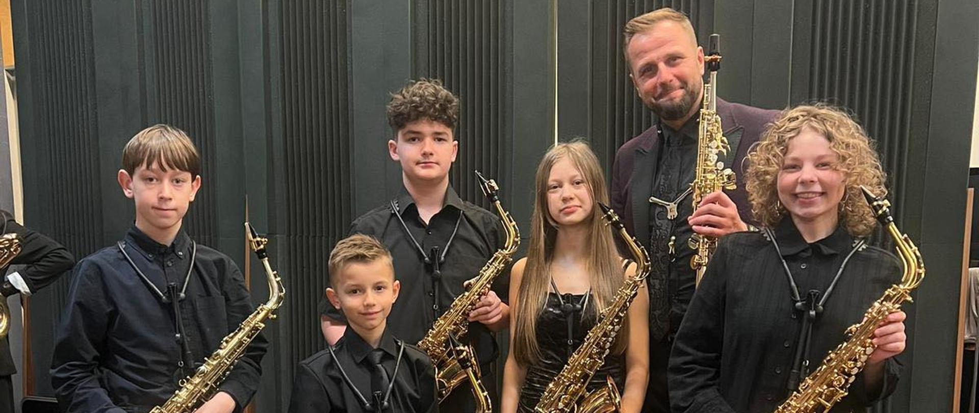 Zdjęcie przedstawiające uczestników Europejskiego Forum Saksofonowego, które odbyło się w dniach od 12 do 14 marca 2026 r. w Akademii Muzycznej we Wrocławiu.