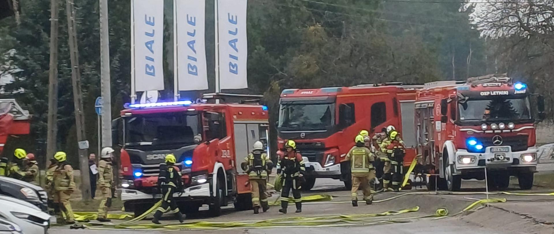 Strażacy podczas ćwiczeń