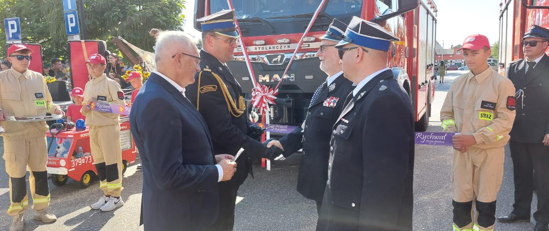 Nowy samochód dla strażaków z OSP Rychwał