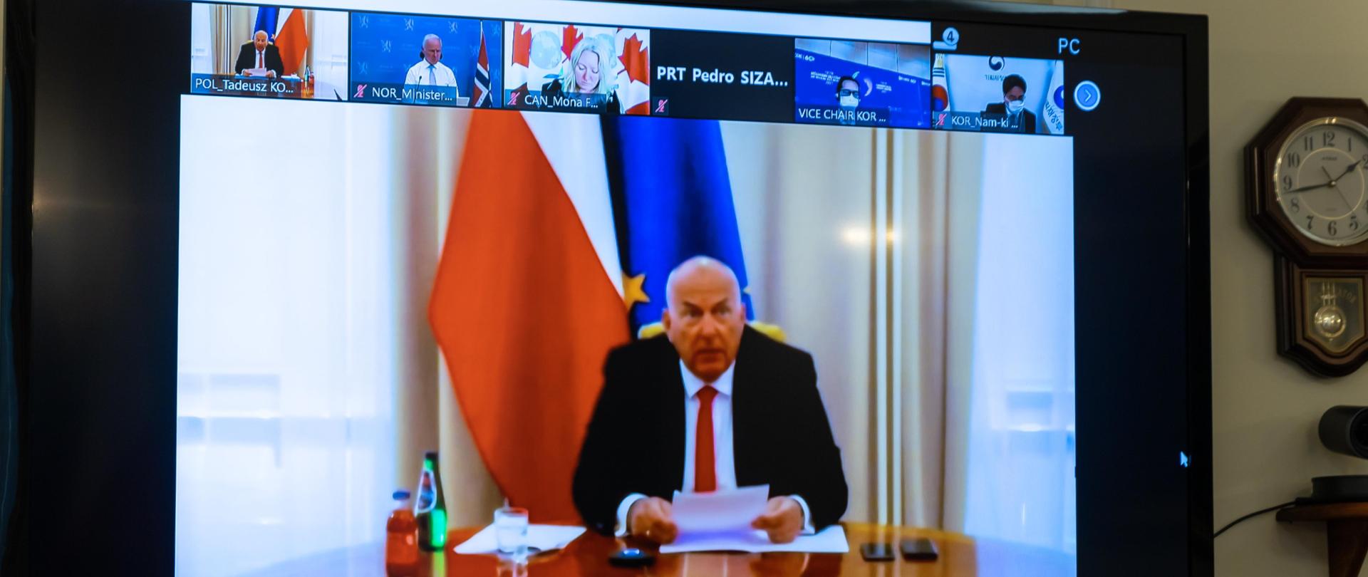 Minister Tadeusz Kościński podczas sesji ministerialnej Rady OECD