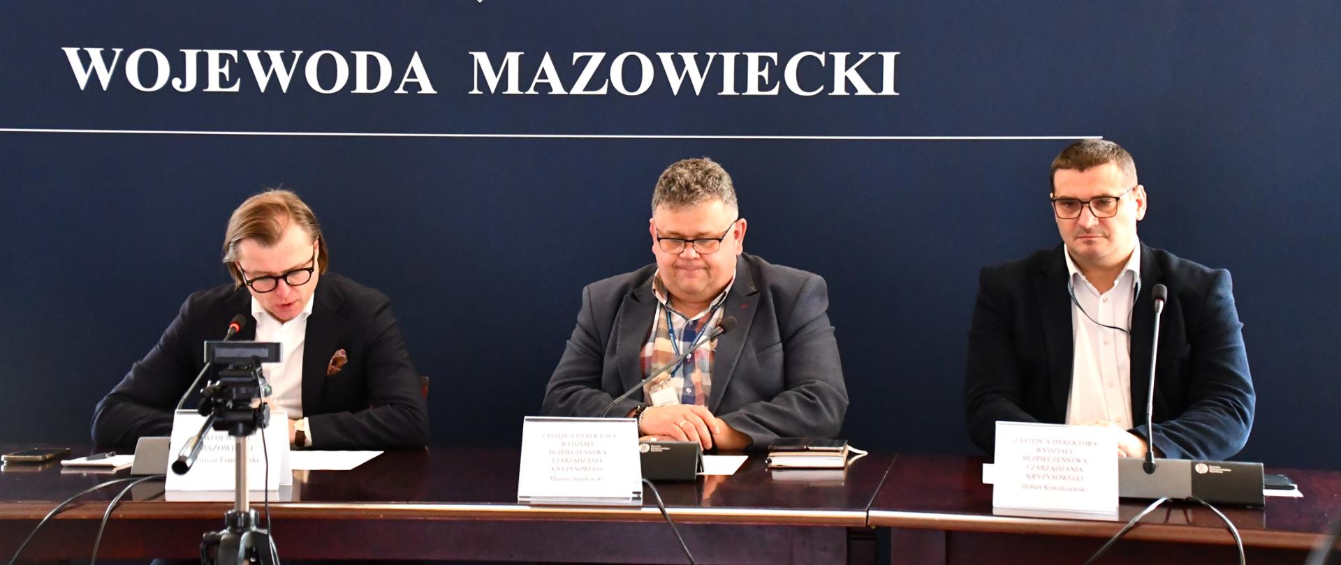 Na zdjęciu widać mężczyzn