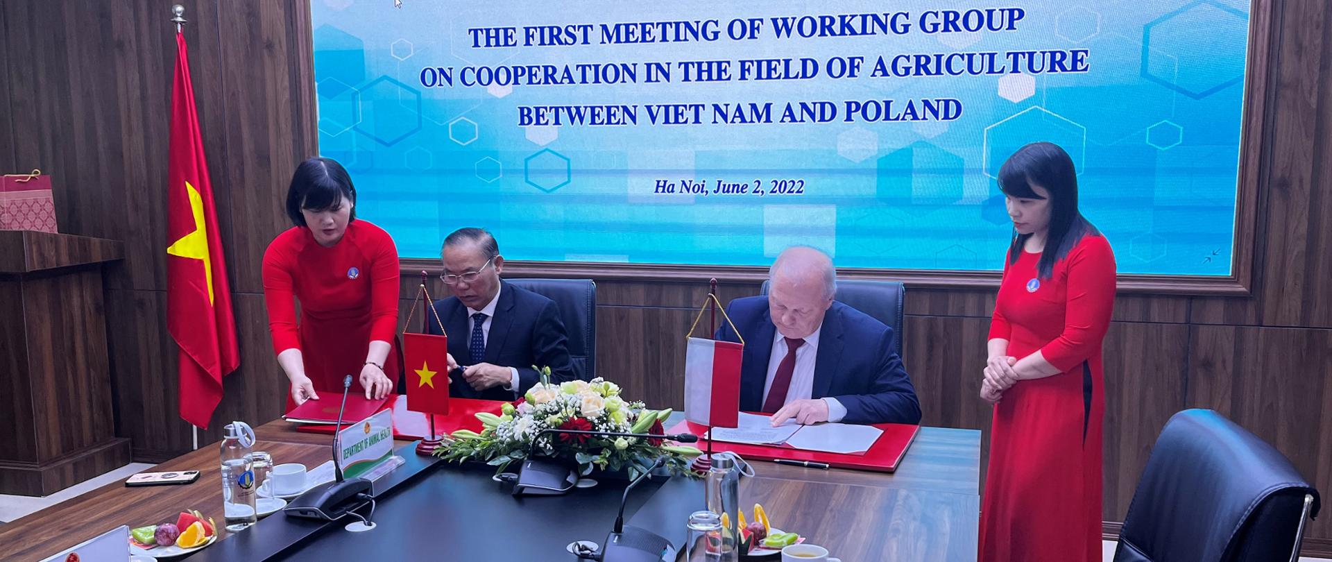 podpisanie protokołu z I posiedzenia polsko-wietnamskiej grupy roboczej ds. współpracy w dziedzinie rolnictwa 