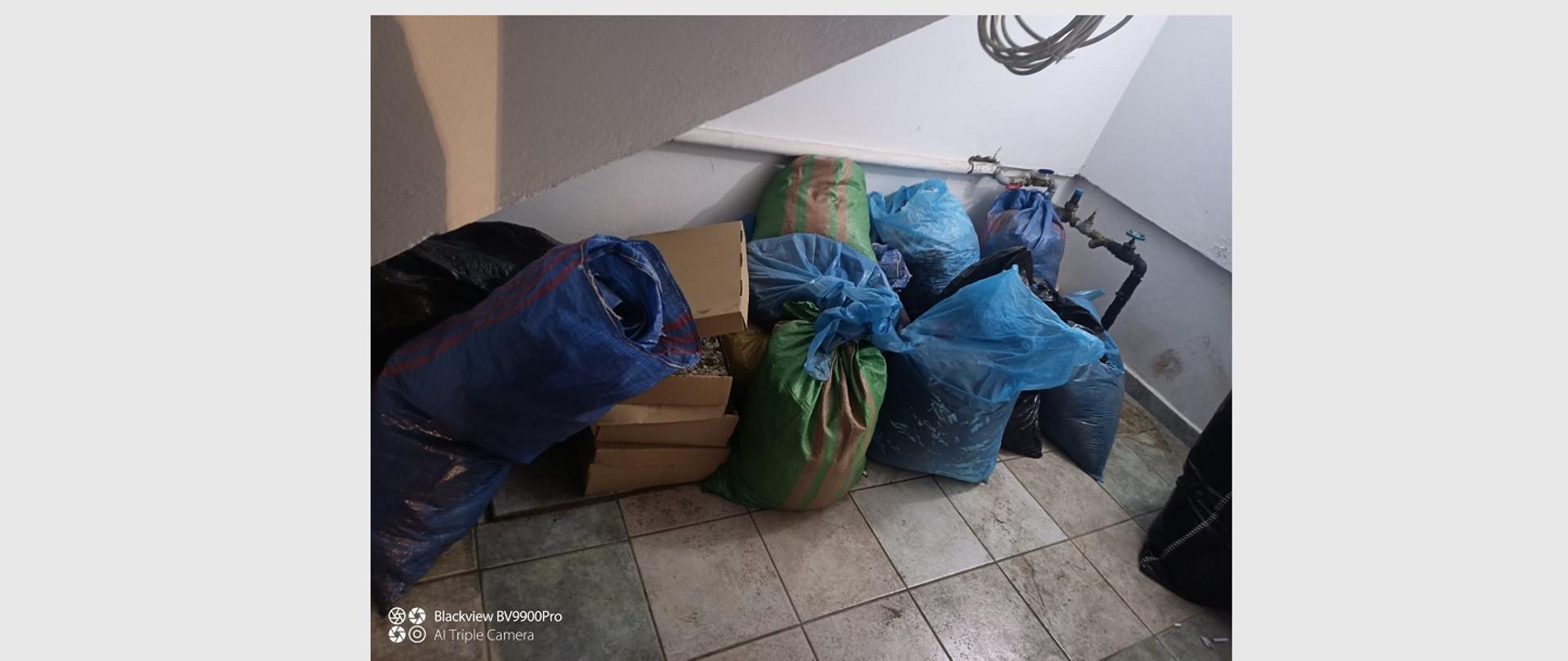 Podkarpacki pion PZ PK skierował akt oskarżenia przeciwko członkom zorganizowanej grupy przestępczej prowadzącej nielegalną fabrykę papierosów