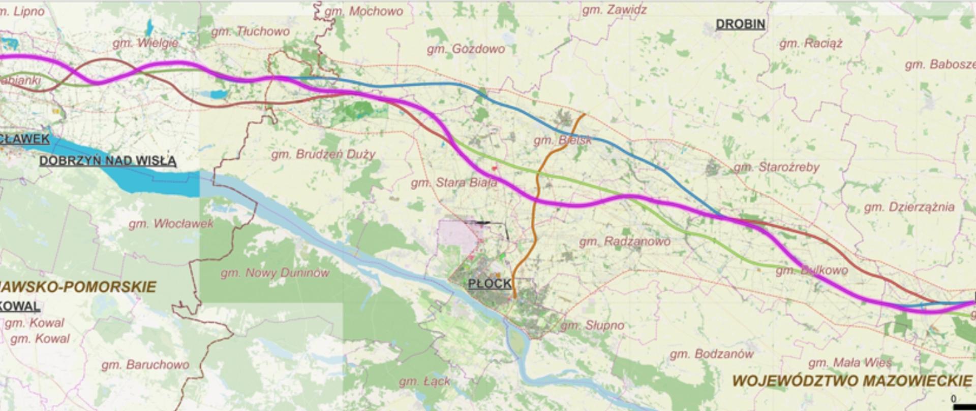 Mapa przedstawiająca przebieg kilku wariantów planowanej trasy drogowej na odcinku od okolic Włocławka do Płocka i dalej na wschód, na terenie województwa kujawsko‑pomorskiego i mazowieckiego. Na mapie oznaczono różnokolorowe linie (m.in. różową, fioletową, niebieską i czerwoną), reprezentujące różne warianty korytarzy drogowych. Widoczne są granice gmin, nazwy miejscowości oraz większe obszary, w tym Płock położony centralnie. Na południu przebiega Wisła, a gminy i powiaty są zaznaczone jasnymi kolorami tła. Linie wariantów biegną generalnie równolegle ze wschodu na zachód.