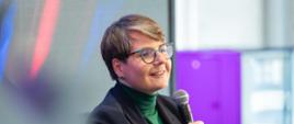 Na zdjęciu płk Małgorzata Żochowska. W tle ścianka multimedialna.