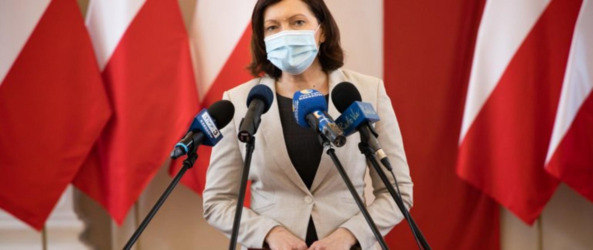 Wojewoda Ewa Leniart podczas konferencji prasowej modernizacji i rozbudowy instalacji tlenowych