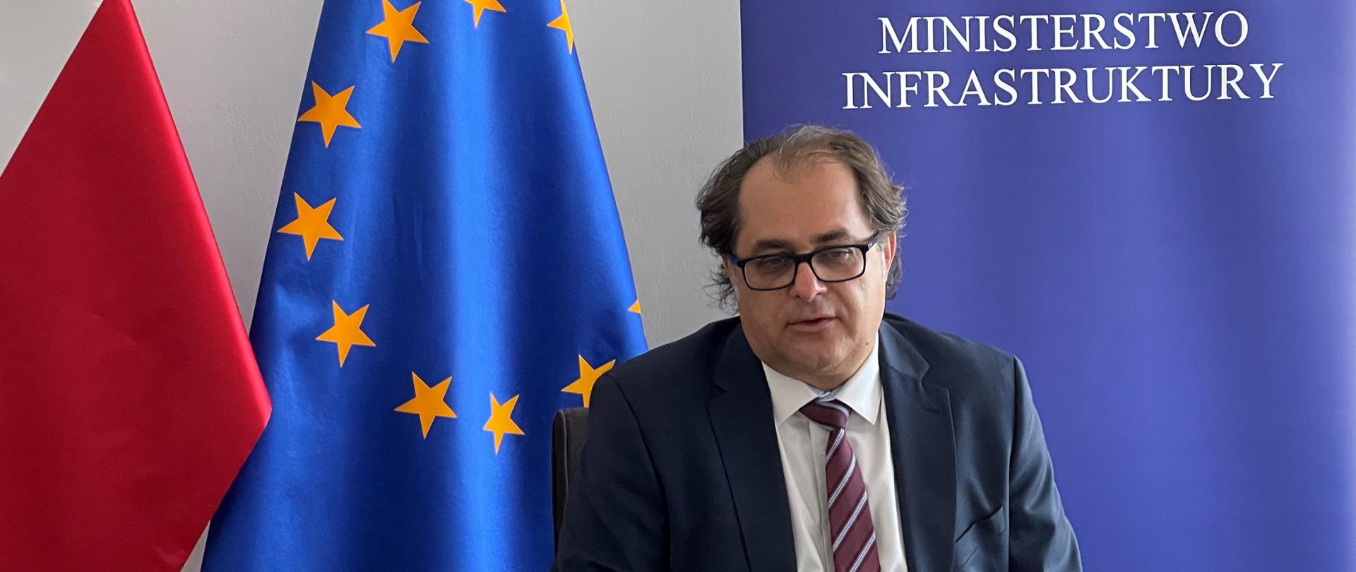 Wiceminister infrastruktury Marek Gróbarczyk wziął 11 maja 2021 r. udział w spotkaniu konsultacyjnym, które dotyczyło aktualizacji planów zarządzania ryzykiem powodziowym (aPZRP) oraz II aktualizacji planów gospodarowania wodami na obszarach dorzeczy (IIaPGW)