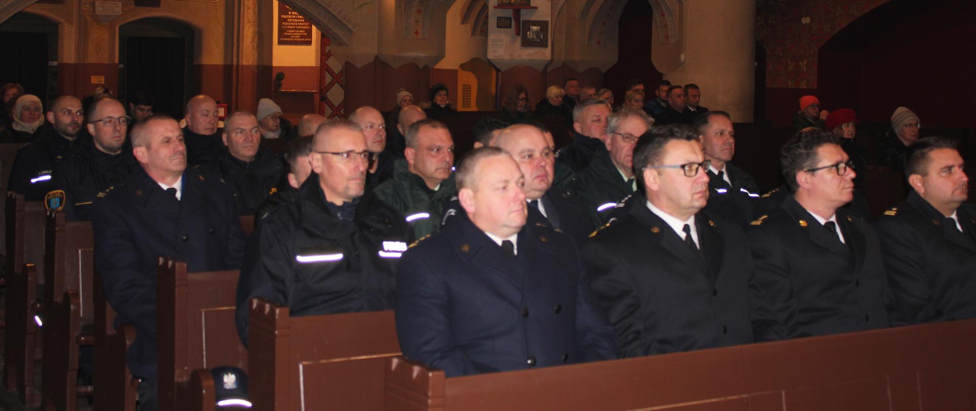 Kolejne zdjęcie komendantów. 