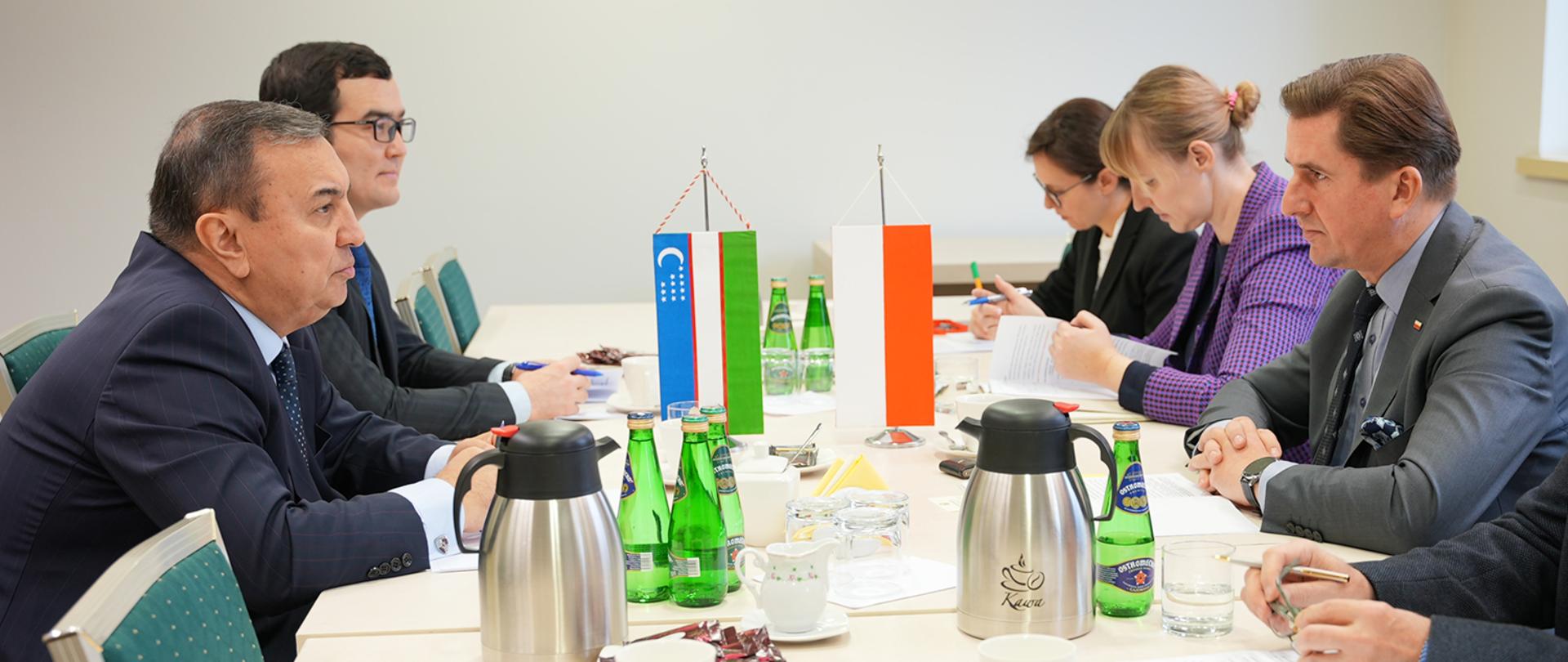  Spotkanie wiceministra Rafała Romanowskiego z Ambasadorem Uzbekistanu (fot. MRiRW)