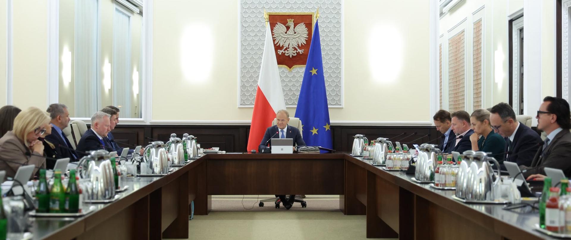 Premier Donald Tusk przemawia podczas posiedzenia Rady Ministrów