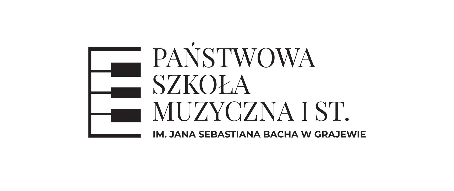 Logotyp Państwowej Szkoły Muzycznej I st. im. Jana Sebastiana Bacha w Grajewie w kolorze czarno-białym przedstawia fragment klawiatury fortepianowej i tekst umieszczony z prawej strony grafiki: Państwowa Szkoła Muzyczna I st. im. Jana Sebastiana Bacha w Grajewie. 