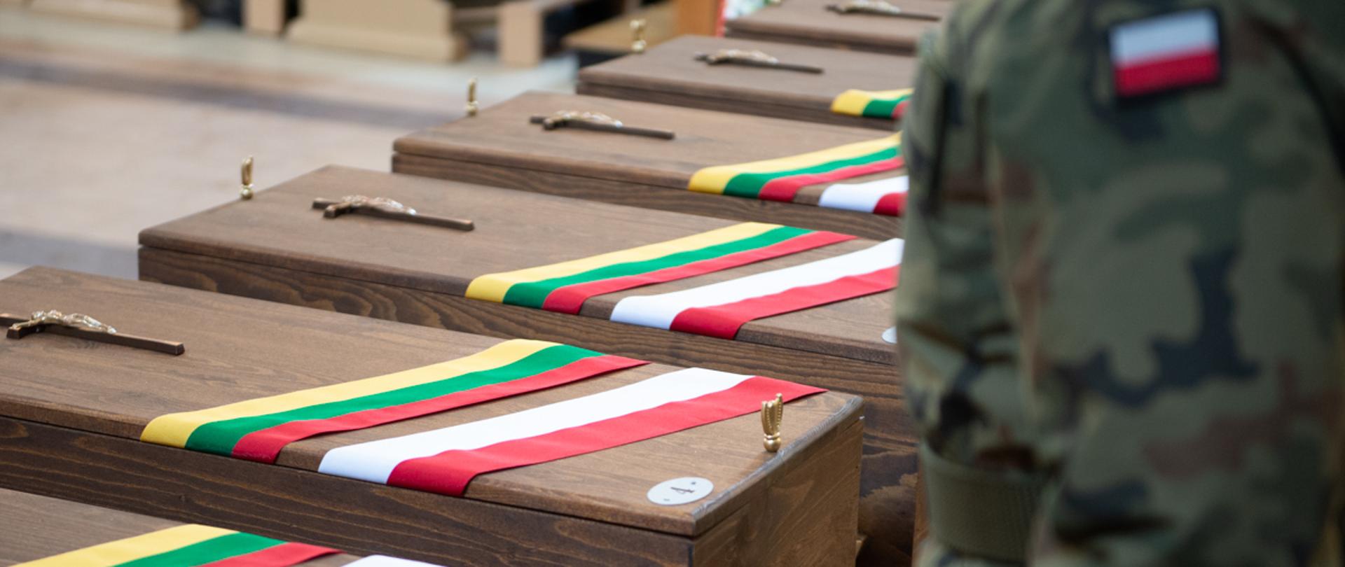 Kurkliškių kapinėse perlaidoti Lietuvos ir Lenkijos karių palaikai.