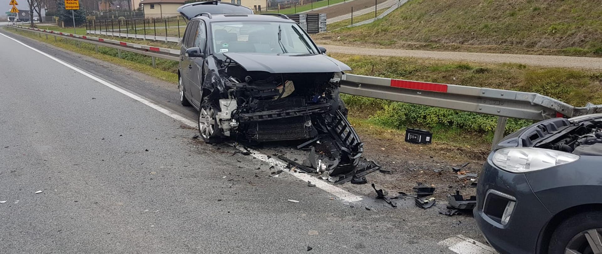 Rozbite samochody na drodze