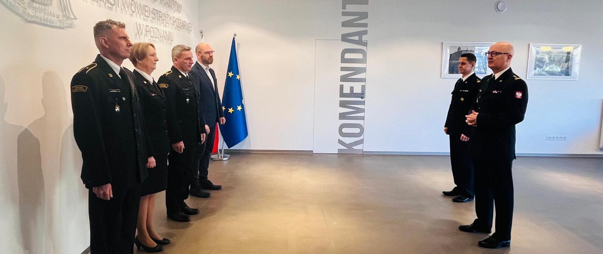 uroczystość wręczenia nagród pieniężnych, nagród jubileuszowych oraz decyzji dotyczących awansu na wyższe stanowisko służbowe