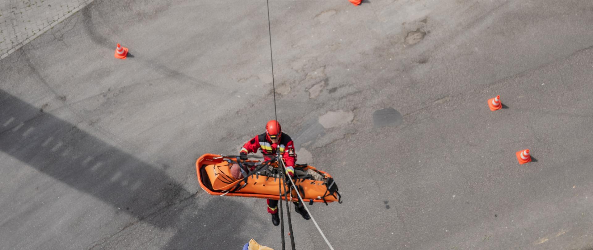 W dniach 5-7 lipca 2022 roku odbyły się ćwiczenia Specjalistycznej Grupy Ratownictwa Wysokościowego „Siedce-7” z zakresu ewakuacji osoby poszkodowanej z przestrzeni trudno dostępnej na przykładzie silosu zbożowego.