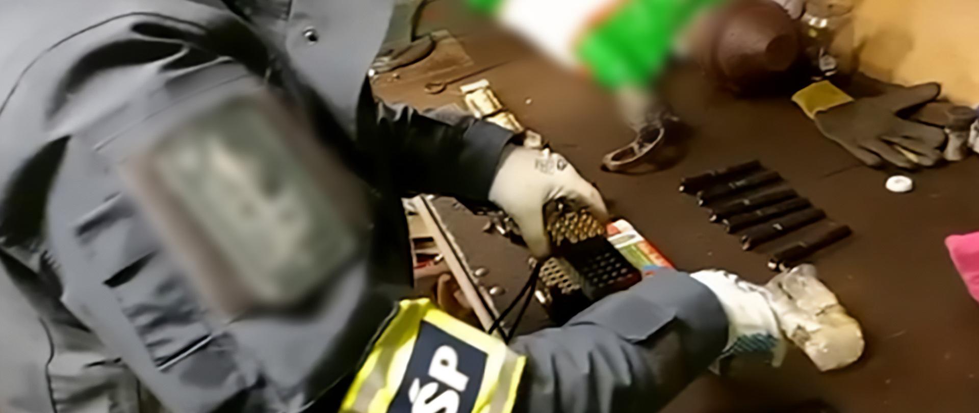 Na wniosek prokuratora Dolnośląskiego pionu PZ PK do aresztu trafił mężczyzna podejrzany o nielegalne posiadanie broni palnej i amunicji 