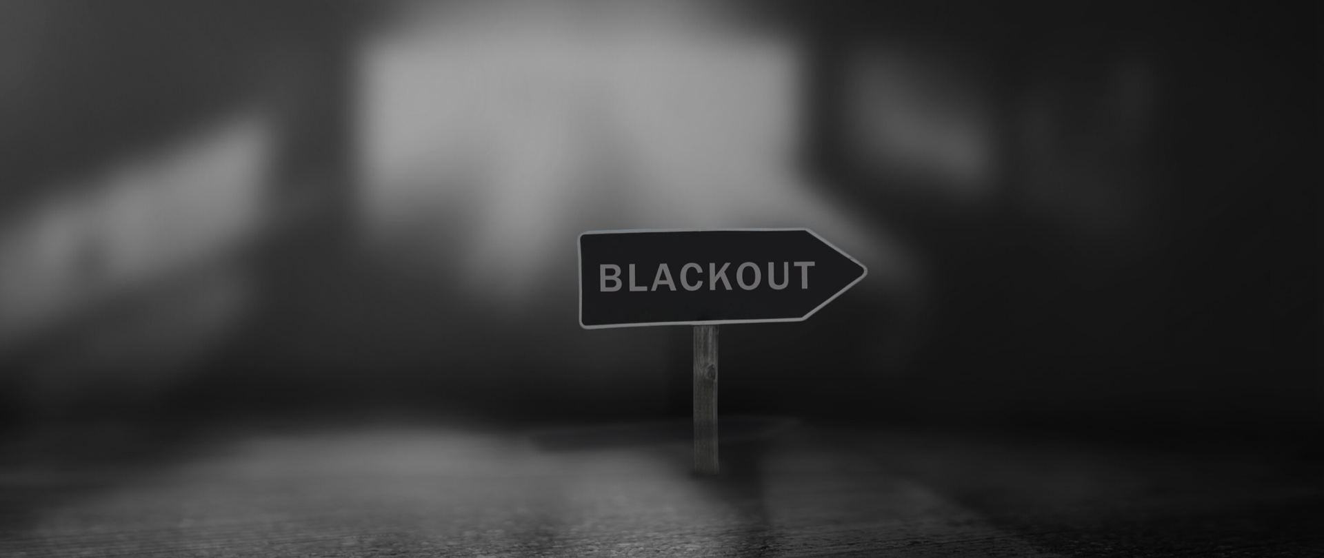 Drogowskaz z napisem "Blackout"