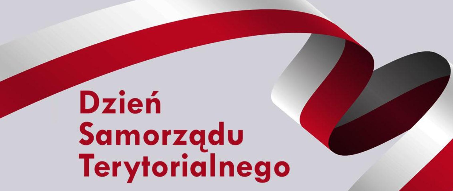 Zdjęcie przedstawia biało-czerwoną wstęgę, pod którą widnieje napis "Dzień Samorządu Terytorialnego"