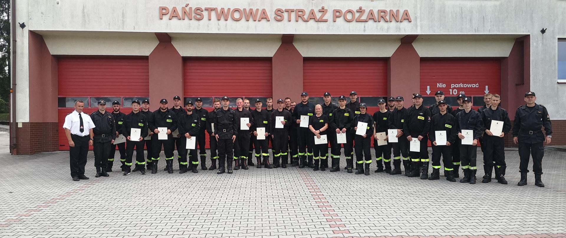 Wspólne zdjęcie kadry dydaktycznej oraz słuchaczy szkolenia