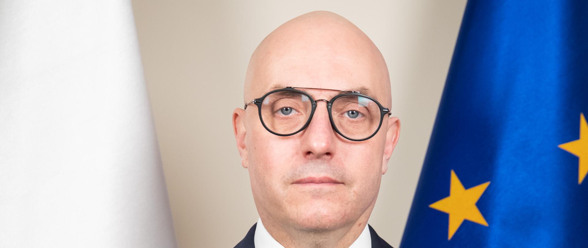 Ambasador Nadzwyczajny i Pełnomocny Rzeczypospolitej Polskiej w Republice Mołdawii
Dr Tomasz Kobzdej 